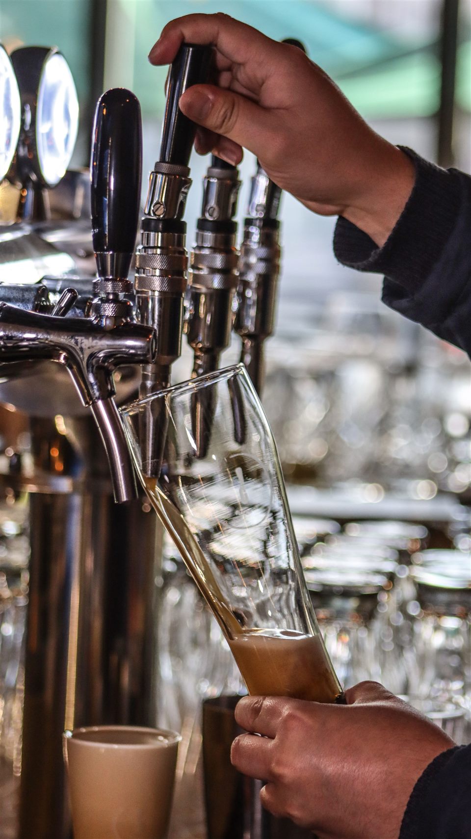 Bier wird frisch gezapft